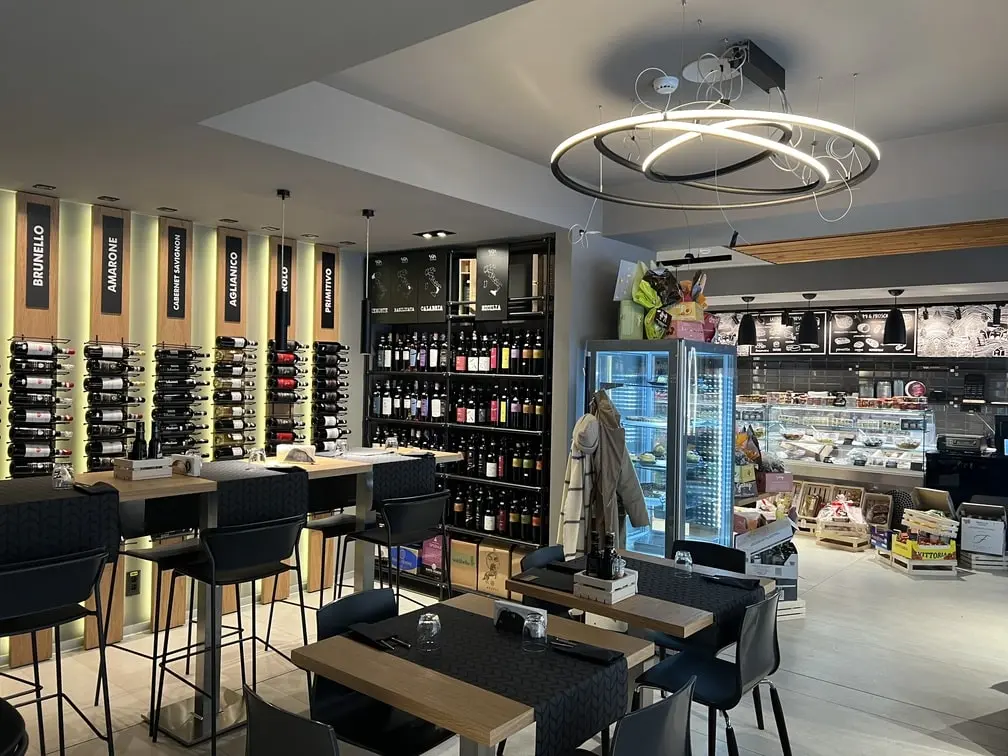 Magazin & restaurant